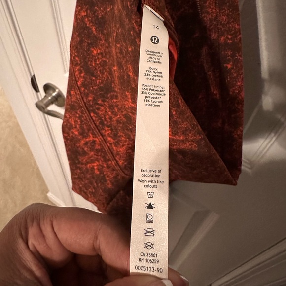 Lululemon Red and Black Marble Capri Leggings - Picture 4 of 6